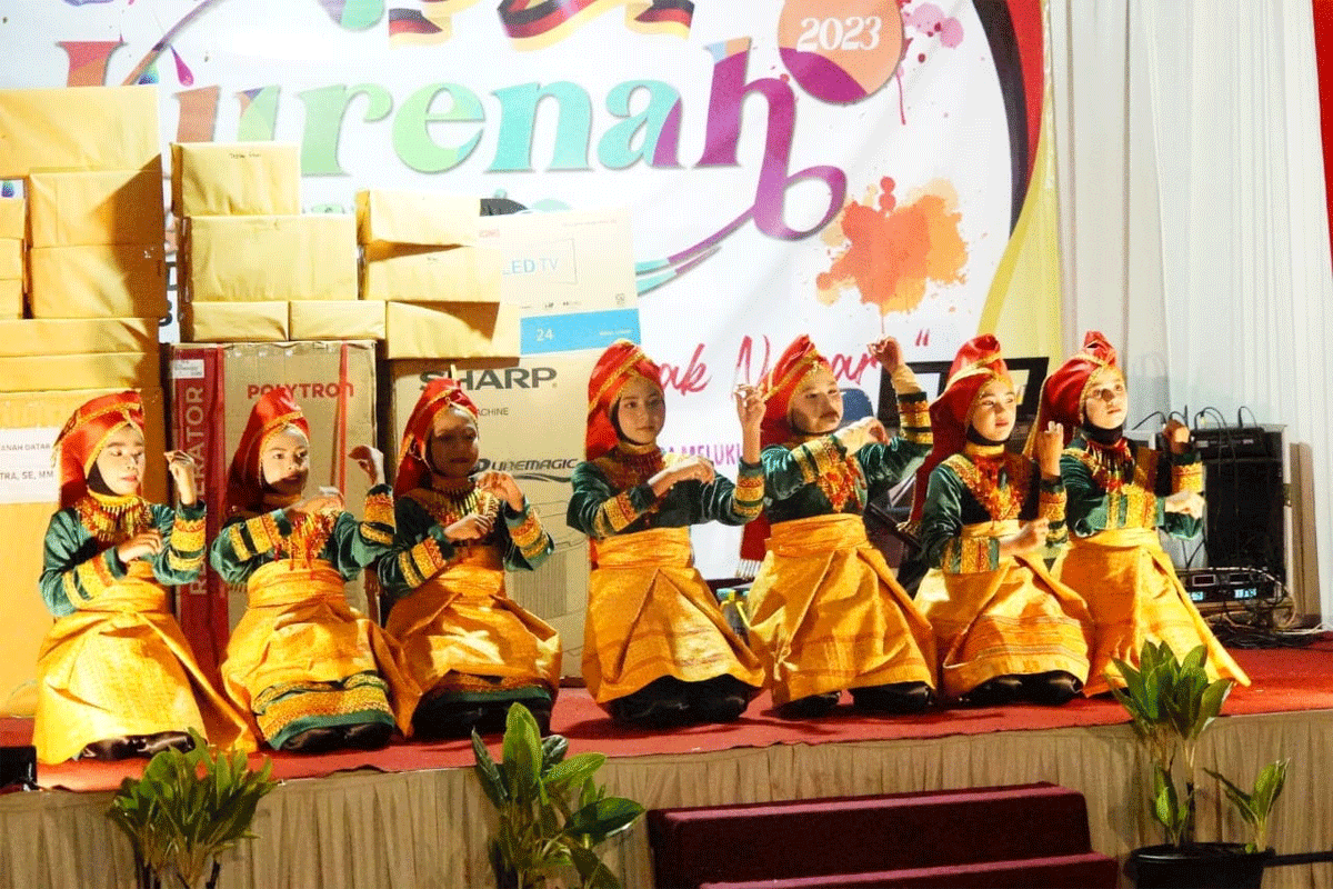 Penampilan kesenian tradisional saat penutupan Festival Kurenah Bungo Tanjung. (prokopim)