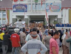 Wali Nagari Diberhentikan Sementara, Warga Nagari Gantuang Ciri Demo ke Kantor Bupati Solok