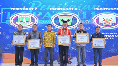 Para gubernur yang menerima penghargaan. (pemprov)