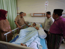 Kunjungi Korban Erupsi Marapi, Gubernur Riau Minta RSUD Arifin Achmad Berikan Layanan Maksimal