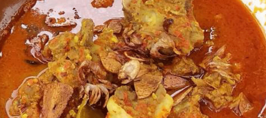 Hidangan gulai kambing khas Minang yang lezat