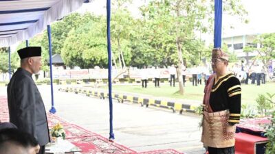 Gubernur Sumatera Barat Mahyeldi Ansharullah menjadi inspektur upacara peringatan Hari Bakti Pekerjaan Umum dan Perumahan Rakyat (PUPR) Minggu, (3/12/2023).