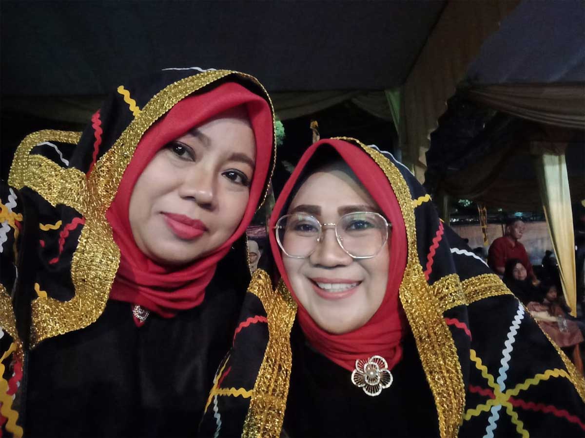 Helda Yurismi (kiri), calon anggota DPR dari PBB