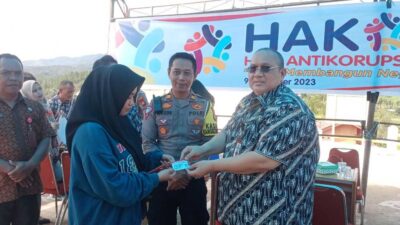 Kejari Mamasa Peringati Hari Anti Korupsi se-Dunia, Warga Dapat SIM Gratis, Masyarakat Antusias Urus Kartu Keluarga dan KTP