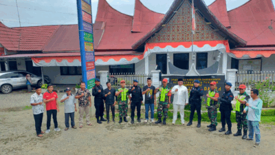 Foto bersama di sela patroli