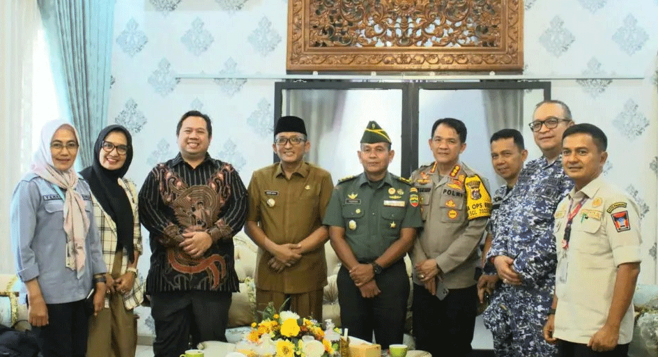 Wali Kota Padang dan jajaran bersama Konsulat Amerika Serikat untuk Sumatera. (humas)