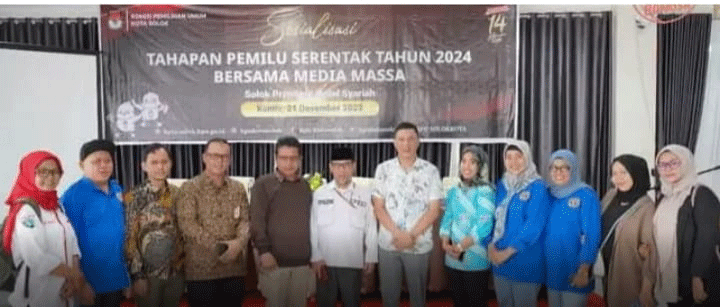 Foto bersama usai sosialisasi pemilu yang diadakan KPU Kota Solok.