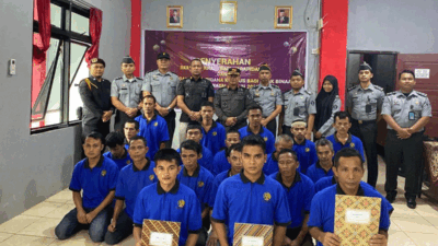 Foto bersama setelah penyerahan remisi khusus