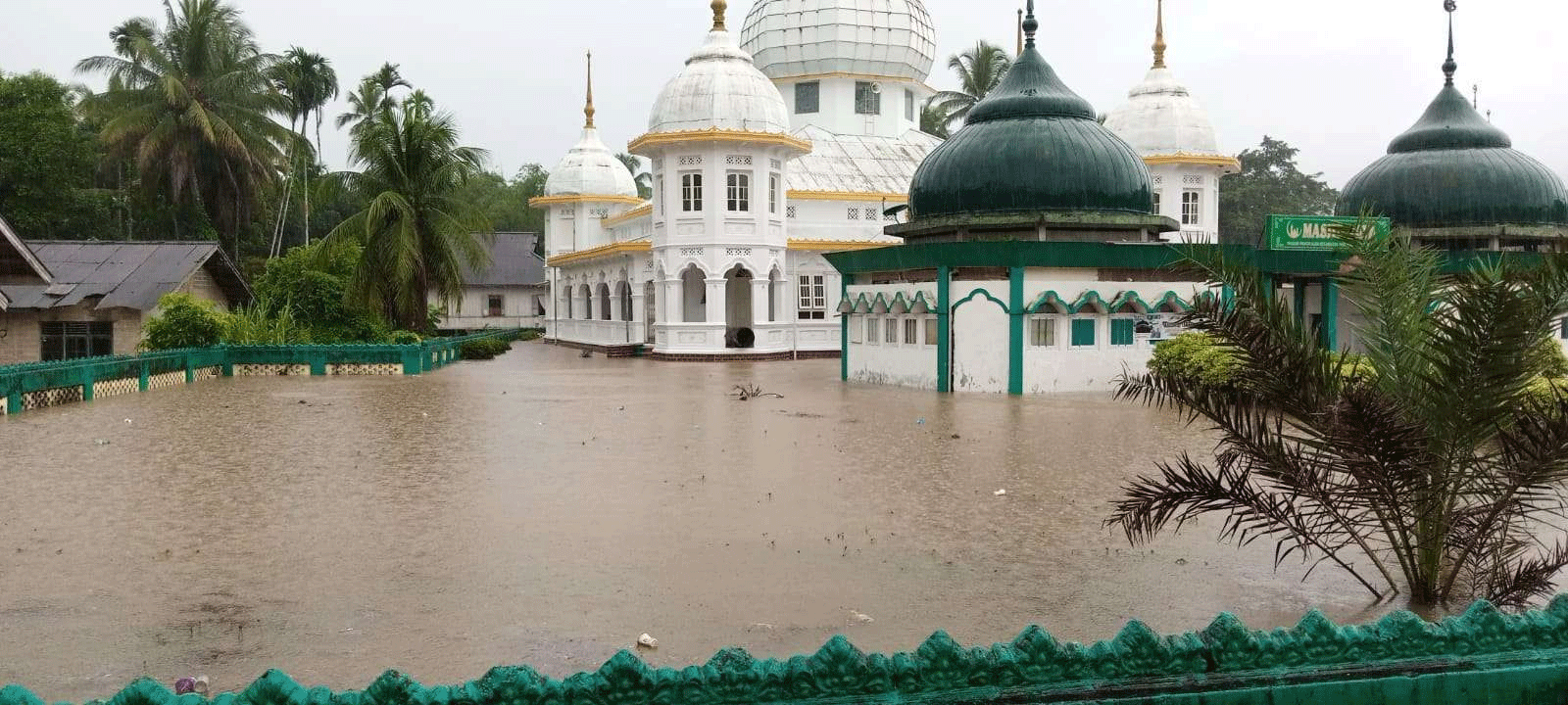 Masjid Raya Pangkalan Koto Baru, Kabupaten Limapuluh Kota terendam