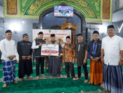 Pemprov Riau Bantu Masjid Raya Teluk Kuantan Rp25 Juta