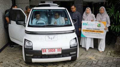 Serah terima mobil untuk Universitas Andalas