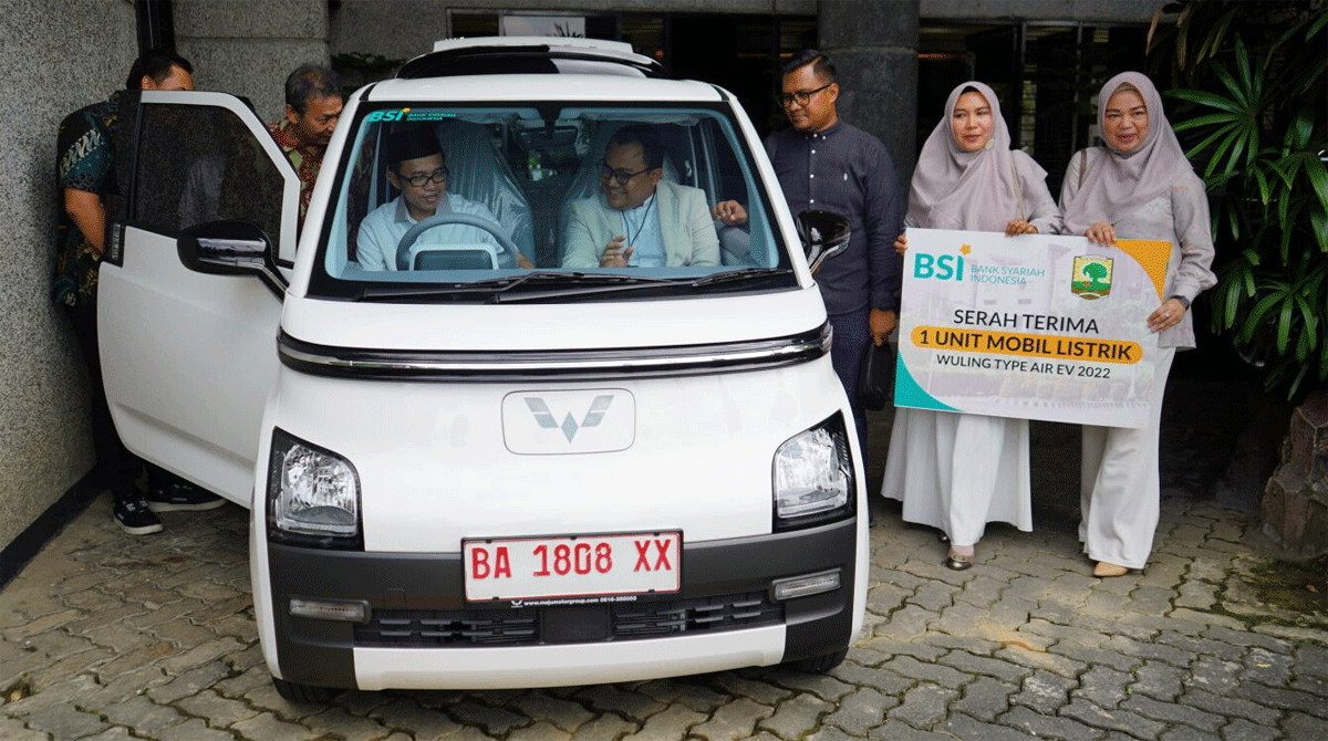 Serah terima mobil untuk Universitas Andalas
