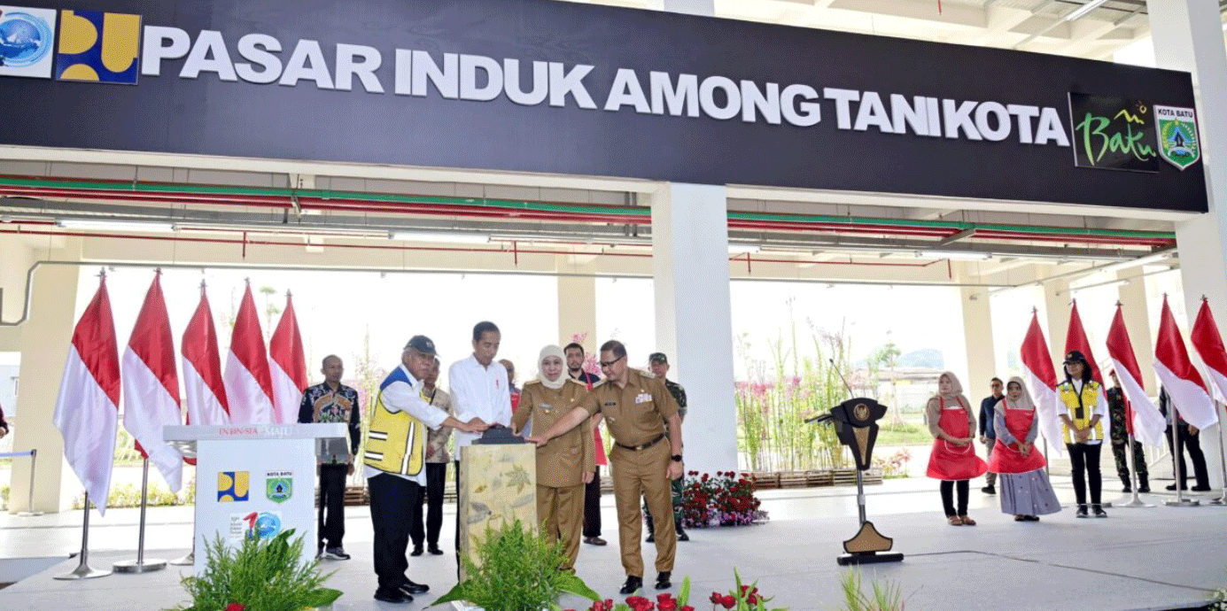 Presiden Joko Widodo meresmikan Pasar Induk Among Tani di Kota Batu, Jawa Timur, Kamis (14/12/2023). BPMI Setpres/Muchlis Jr