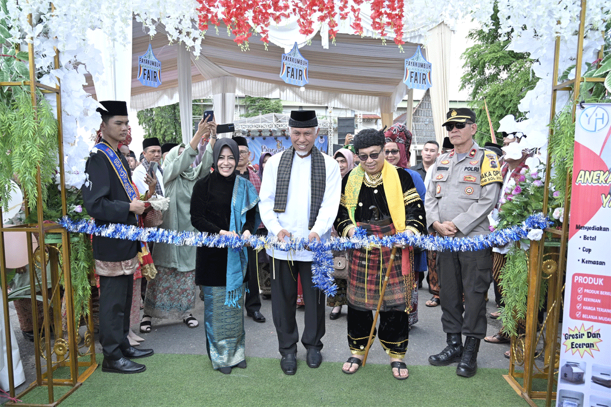 Gubernur Mahyeldi resmikan Payakumbuh Barolek Godang di lapangan Kubu Gadang