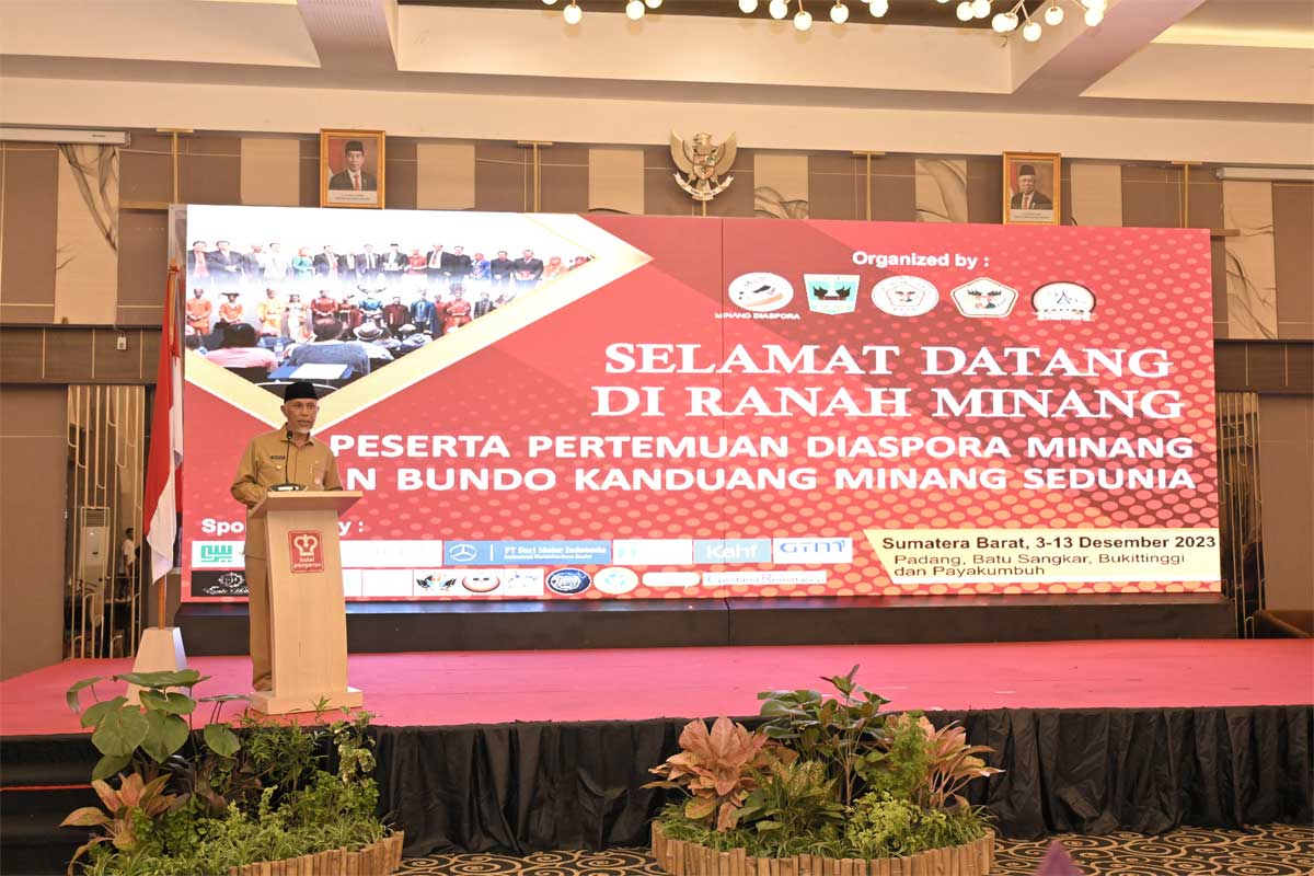 Gubernur Mahyeldi beri sambutan pada pertemuan para perantau Minang. (pemprov)