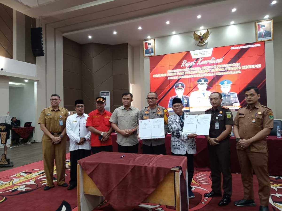 Foto bersama usai penandatanganan kerja sama.