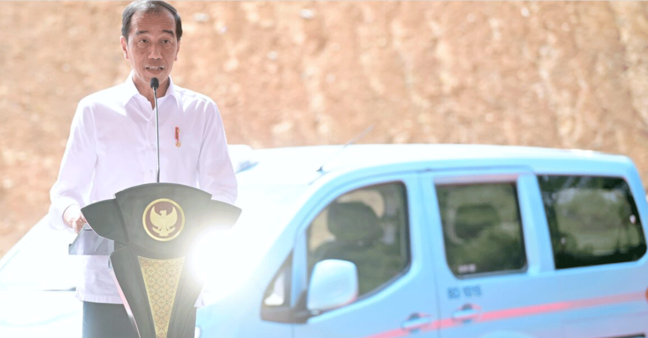 Presiden Joko Widodo secara luncurkan transportasi ramah lingkungan di kawasan Ibu Kota Nusantara (IKN), Kabupaten Penajam Paser Utara, Kalimantan Timur, Kamis (21/12/2023). BPMI Setpres/Muchlis Jr