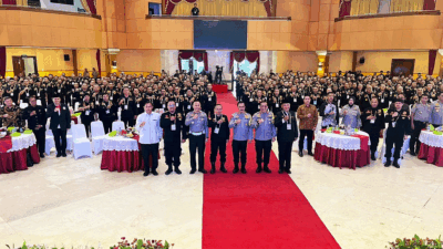 Foto bersama di sela rakornas Mitra Senkom Polri di Jakarta. (*)