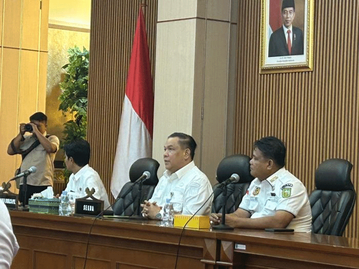 Asosiasi Pemerintah Desa Seluruh Indonesia (APDESI) Riau audiensi dengan Sekdaprov Riau. (riau.go.id)
