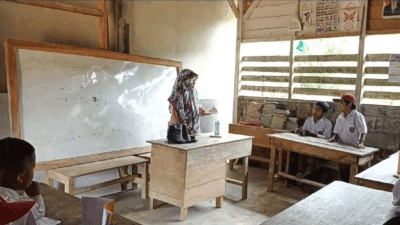 Potret Buram Pendidikan di Penjuru Negeri, Murid di Pasaman Barat Belajar di Sekolah Bolong-bolong