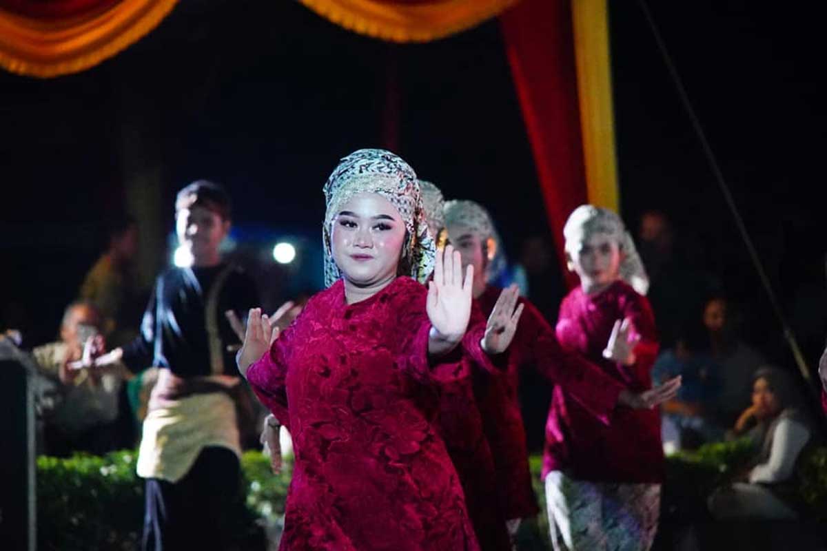 Penampilan kesenian di Batusangkar. (prokopim)