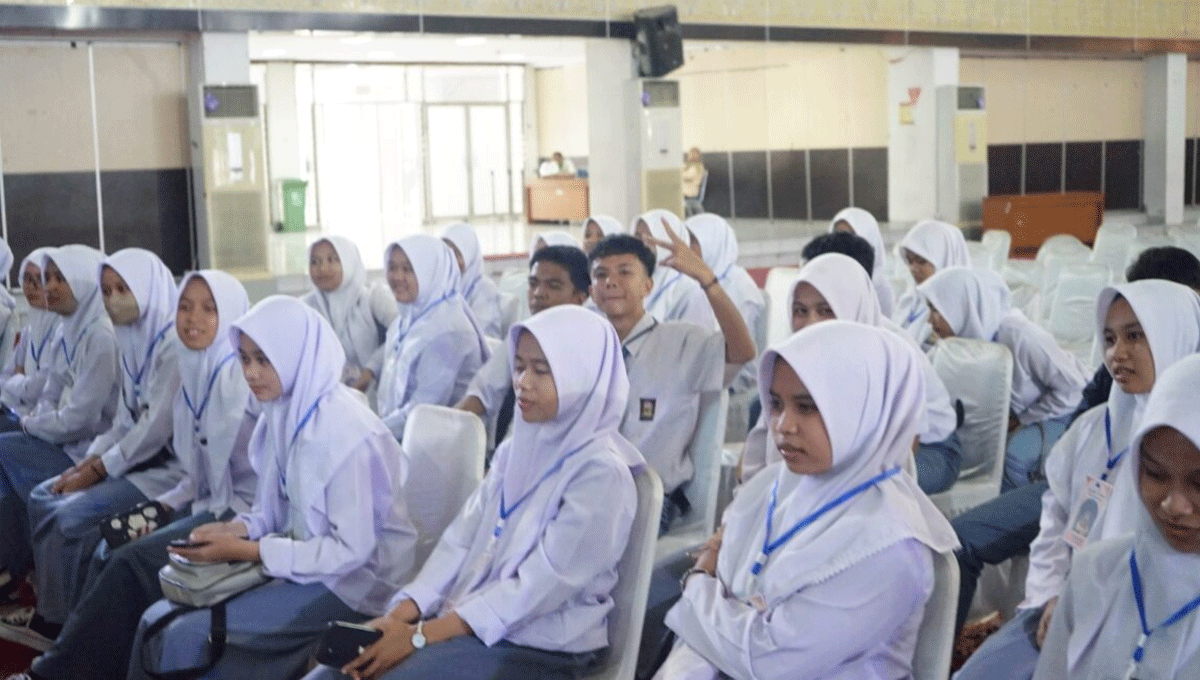 Siswa dan siswi SMAN 1 Talamau, Pasaman Barat