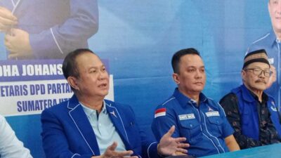Calon anggota DPR-RI, Sokhiatulo Laoli beri penjelasan ke tim pemenangan
