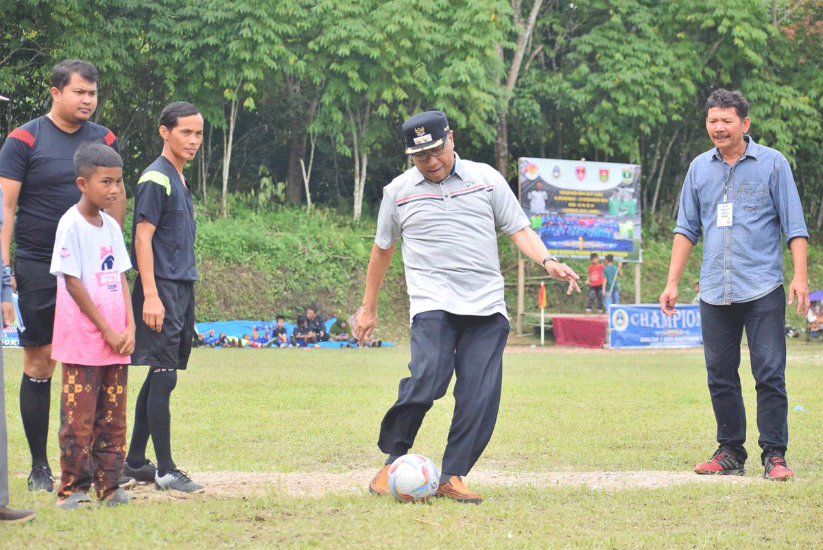Wakil Wali Kota Bukittinggi buka pertandingan sepakbola
