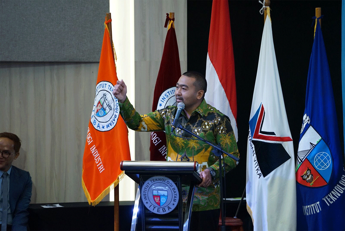 Wagub Audy beri kuliah umum dalam wisuda tamatan ITEBA. (pemprov)