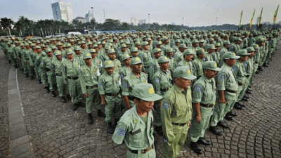 Bertugas Amankan Pemilu di TPS, Apa Beda Hansip dengan Satlinmas?