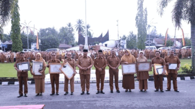 Foto bersama usai apel perdana.