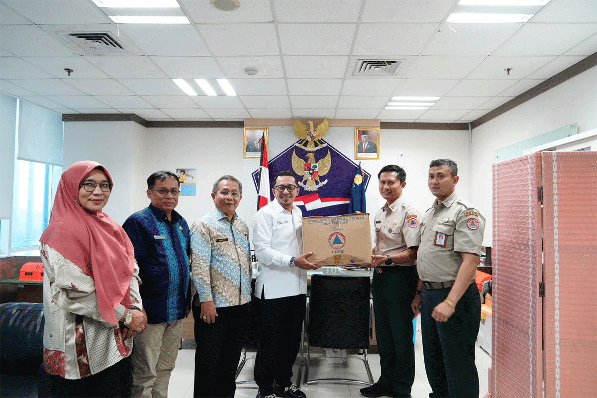 Penyerahan bantuan BNPB ke Pemkab Tanah Datar terkait erupsi Marapi. (prokopim)