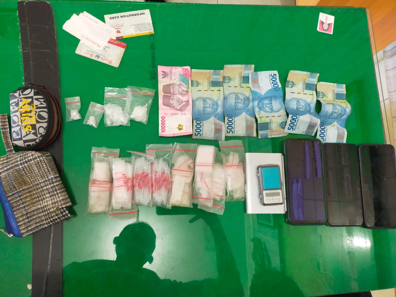 Barang bukti yang diamankan polisi