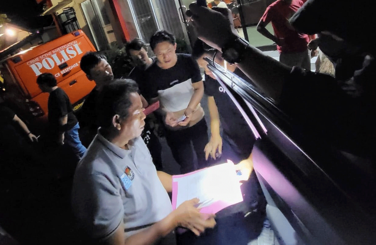 Petugas amankan barang bukti hasil operasi tangkap tangan