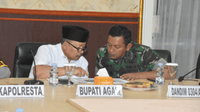 Bupati Agam pimpin rapat evaluasi penanganan erupsi Marapi.