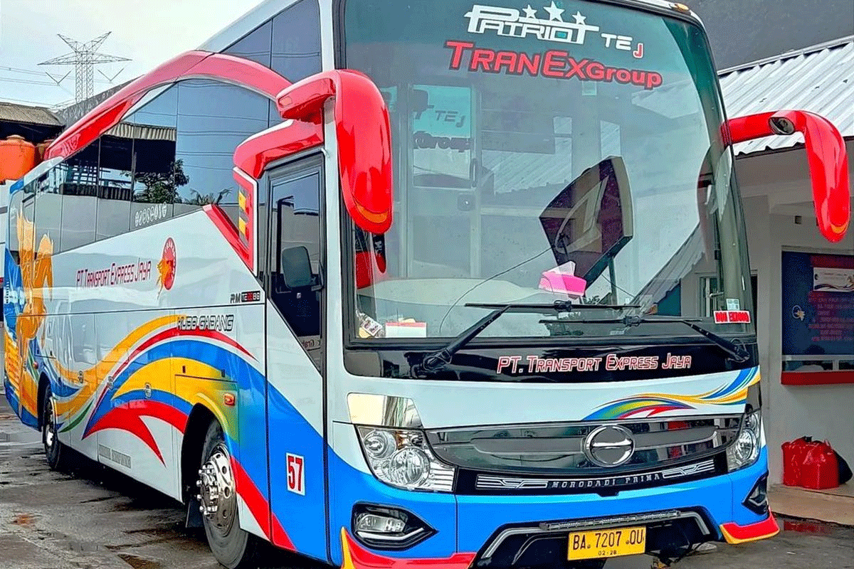 Salah satu armada PO Transport Express Jaya (Instagram @uda.truckbuscarspotter)