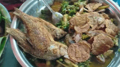 Kuliner khas Batipuh, dendeng pisang lado hijau.