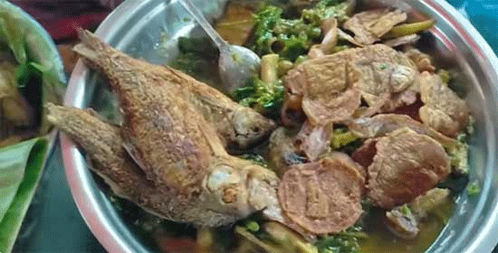 Kuliner khas Batipuh, dendeng pisang lado hijau.