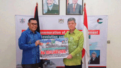 Bupati Epyardi Asda serahkan bantuan untuk Palestina di Jakarta.