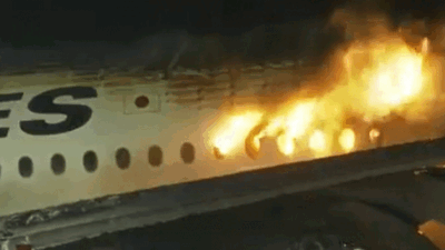 Pesawat Japan Airlines yang terbakar. (kompas.com)