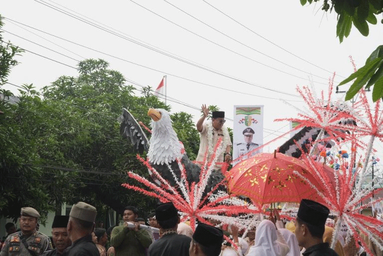 Bupati diarak ribuan warga ketika hadiri Musrenbang di Kuantan Hilir