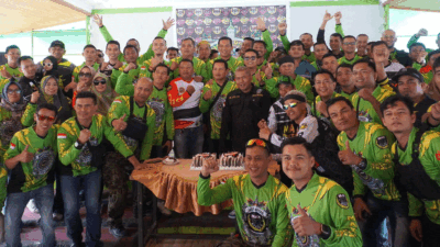Foto bersama di sela HUT Max Bikers Sumbar. (kominfo)