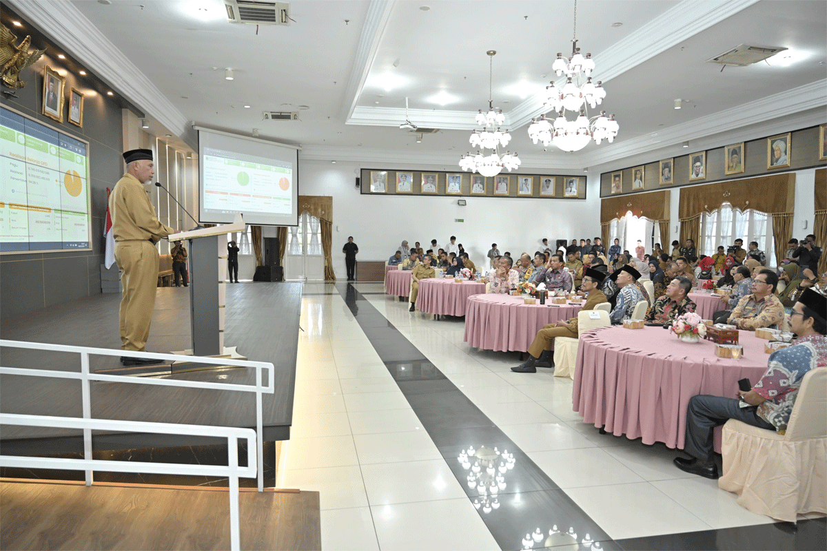 Gubernur beri arahan pada daerah penerima penghargaan dari Ombudsman RI Perwakilan Sumbar. (Biro Adpim)