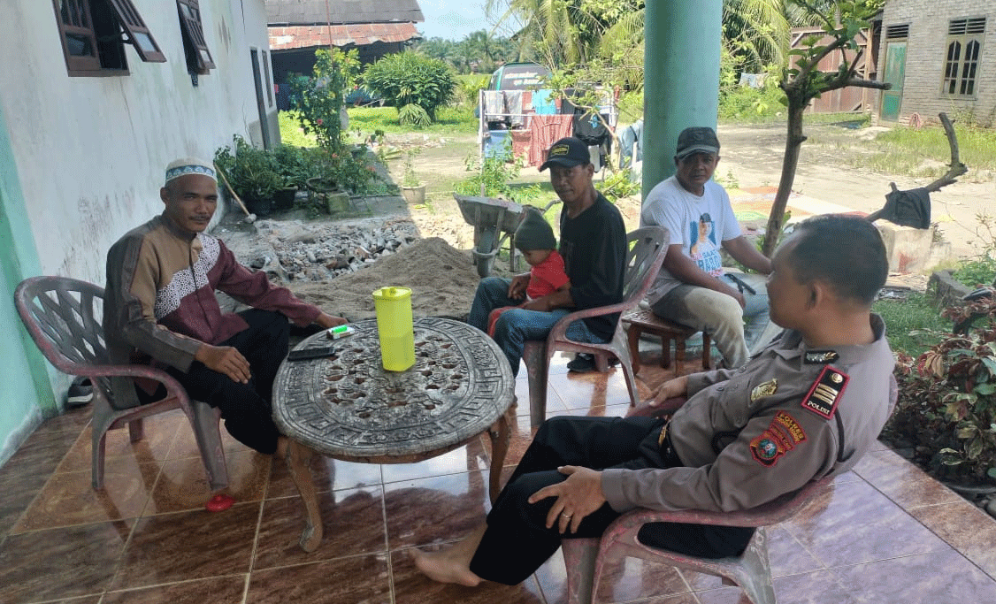 Kapolsek Firdaus diskusi dengan Ketua MUI