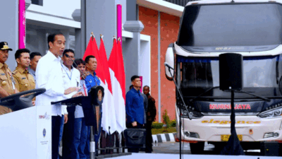 Presiden Joko Widodo menyampaikan sambutannya saat meresmikan empat terminal di Terminal Purworejo, Jawa Tengah, Selasa (2/1/2024). (BPMI Setpres/Rusman)