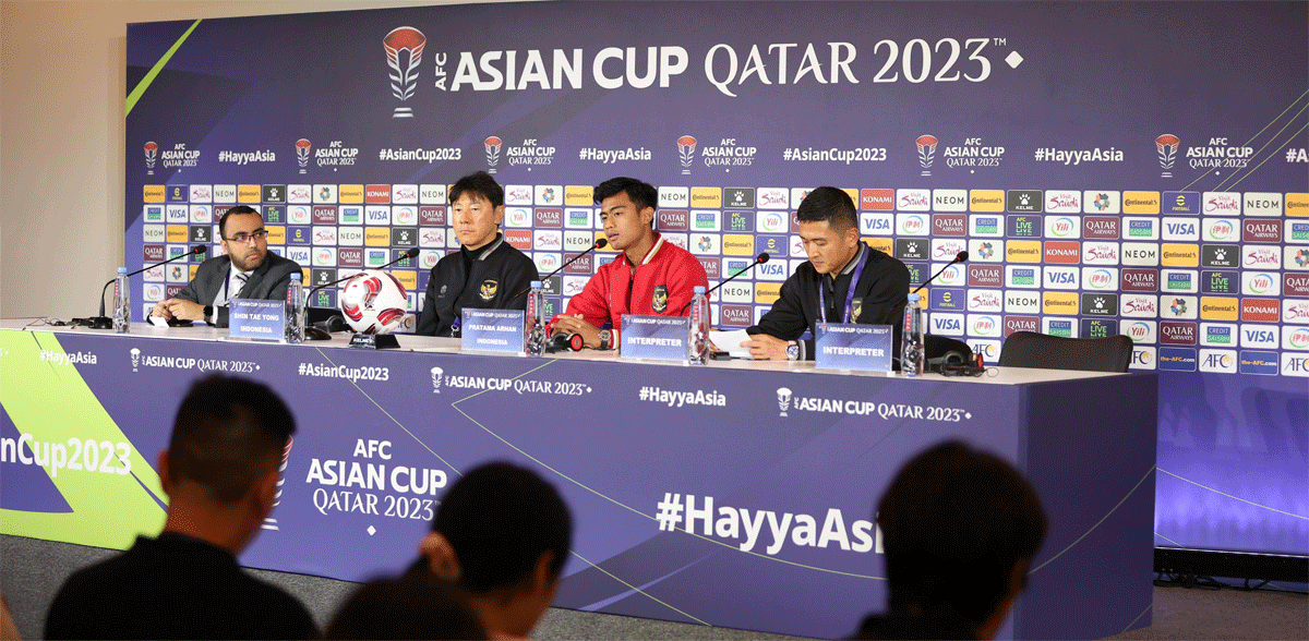 Pelatih Shin Tae-yong dan Pratama Arhan beri keterangan pers jelang laga Lawan Australia. (pssi)