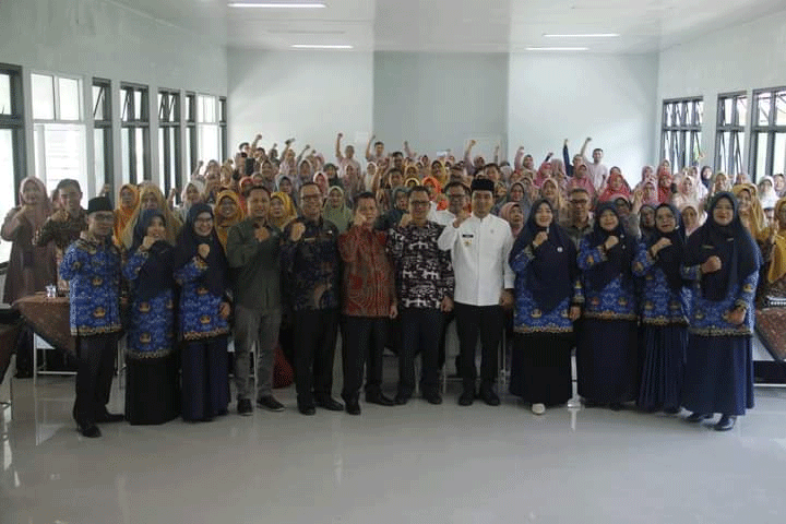 Foto bersama setelah pelantikan