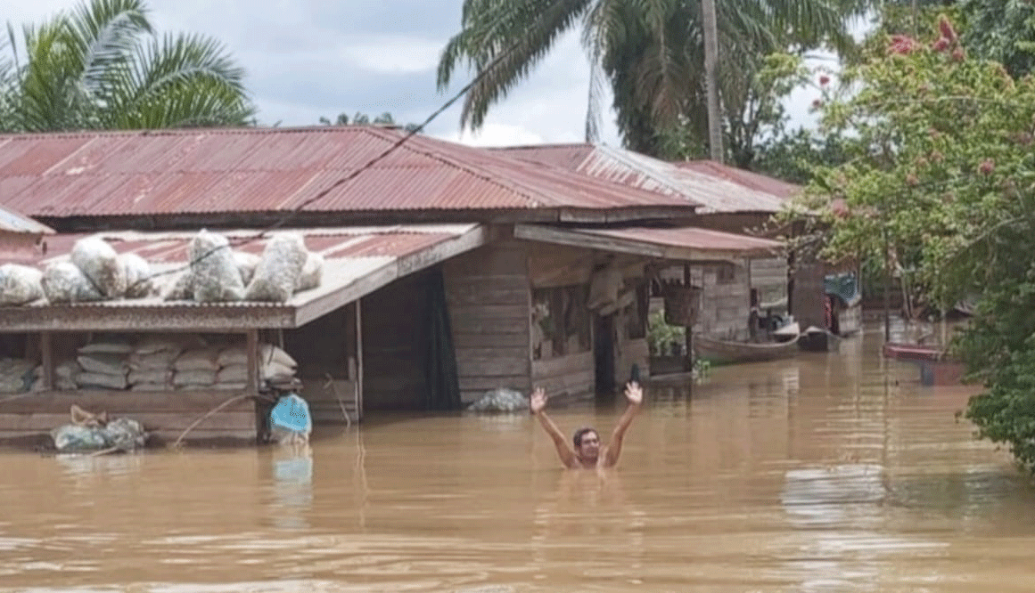 Banjir merendam Desa Tanjung Mulia, Labuhanbatu Selatan.