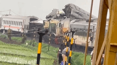 Kereta api yang kecelakaan di Cicalengka, Jawa Barat