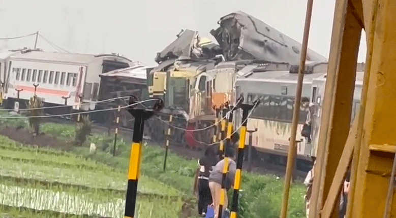 Kereta api yang kecelakaan di Cicalengka, Jawa Barat